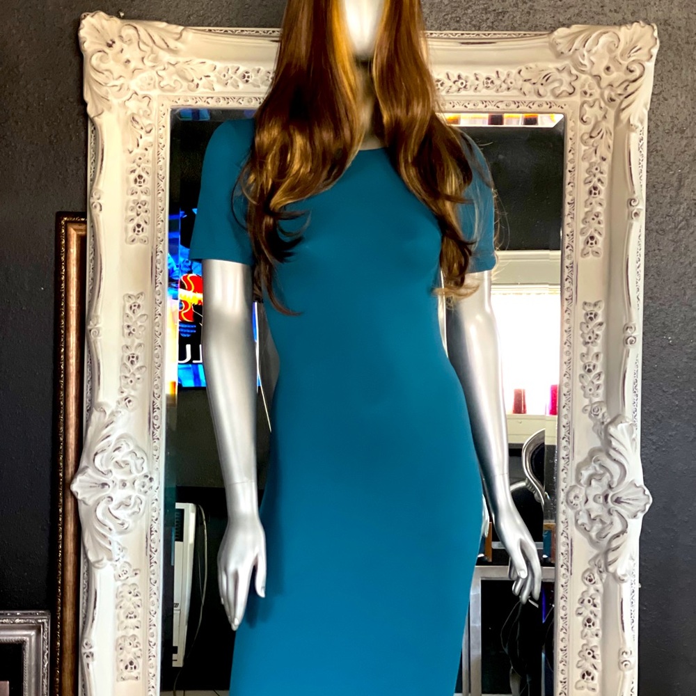Pre-loved fitted midi dress w/ short sleeves
